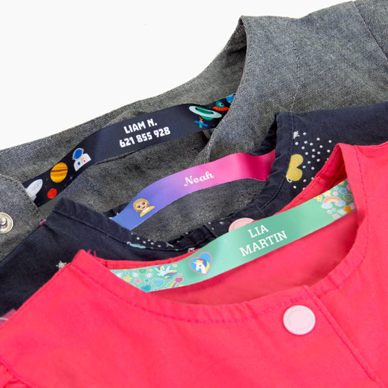 Detalle de la cinta de coser para colgar ropa personalizada Stikets