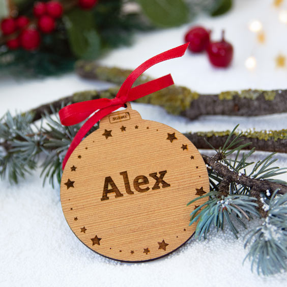 Adorno navideño de madera personalizado con nombre
