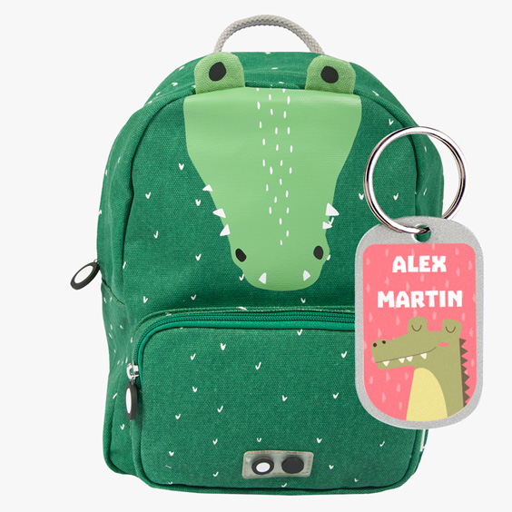 Mochila infantil personalizada con una chapa para añadir el nombre