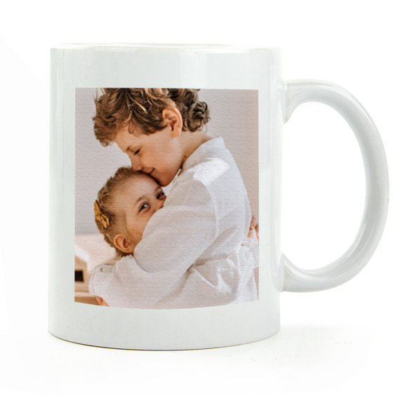 Taza de cerámica blanca personalizada con una fotografía familiar